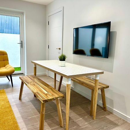 Stunning Brand New House - Sleeps 6 - Free Parking - Great Location - Fast Wifi - Smart Tv - Close To Poole & Bournemouth & Sandbanks Eksteriør bilde