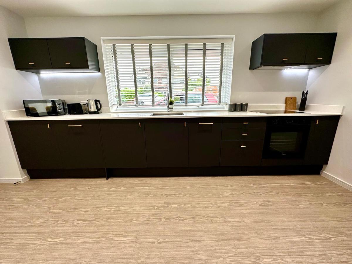 Stunning Brand New House - Sleeps 6 - Free Parking - Great Location - Fast Wifi - Smart Tv - Close To Poole & Bournemouth & Sandbanks Eksteriør bilde